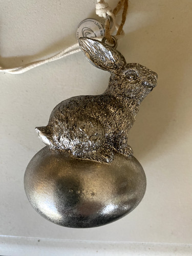 Osterhase zum hängen auf - ei,