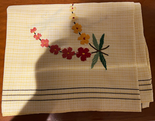 Tischdecke bestickt