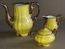 Gelbe Kaffeekanne ohne Deckel