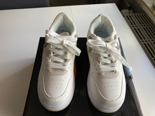 Schuhe mit Rollen für