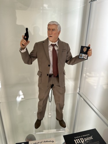 Figur frank drebin naked - figur,, drebin,