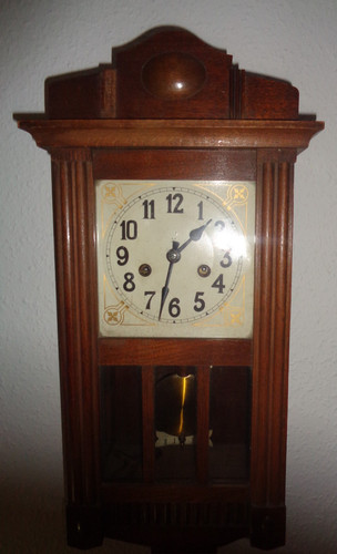 Antike wanduhr pfeilkreuz - wanduhr, um