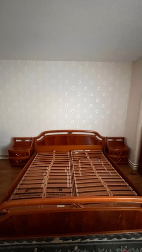 Doppelbett mit zwei