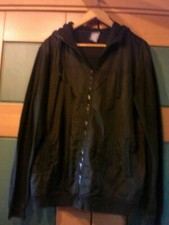 Schöne moderne Sweatjacke von