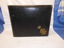Lederbox für Akten oder Fotos aus Adelsbesitz mit Messing-Monogramm um 1880-1900
