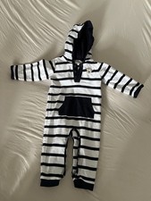 Steiff Overall Schwarz-weiß gestreifter Body mit Kapuze Jumpsuit Größe 80