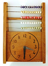 Original DDR-Spielzeug Rechentafel mit Uhr