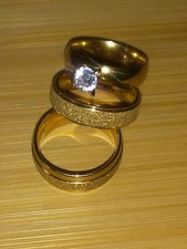 3 teiliges Ring-Set,mit goldenen Luxus-Ringe mit ein Strass (18 K.Vergoldet)