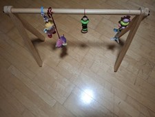 Kinder Holz Spielbogen Aktivität Spieltrapez Karamell mit 4 Anhängern, Baby Gym