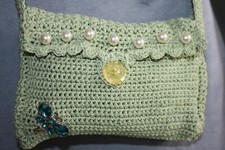 Häkeltäschchen handgemacht mit Perlen und Straßverzierungen, mintfarben