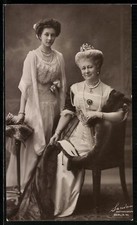 AK Kaiserin Auguste Victoria von Preußen im Stuhl mit Victoria Luise 
