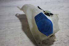 Wischwasserbehälter mit Pumpe