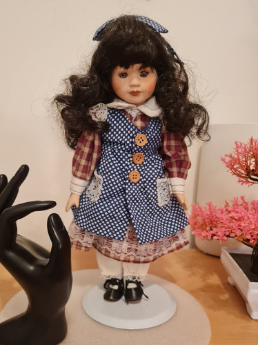 Porzellan puppe handmade - /,