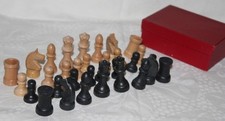 schönes kleines Holz Schachfiguren Set