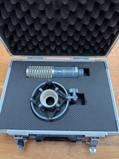 SE Electronics R1 Bändchenmikrofon 8er Figur Mikrofon mit Koffer