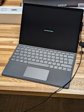Microsoft Surface Pro X –SQ1–8 GB RAM–128 GB SSD – 13″ mit Tastatur & Pen