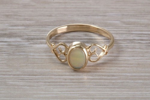 Natürlicher ring mit opal - mit, im