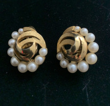 Ihr Auftritt beim Event: Marken-Modeschmuck: Ohrclips von Trifari mit Perlbesatz