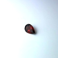 Granat rot ca. 7 x 5 mm