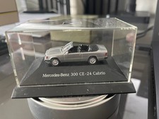 HERPA  Mercedes-Benz W 124 300