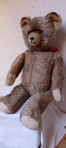 Schöner alter teddybär mit - schöner,