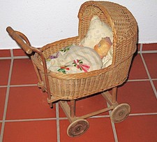 Alter Puppenwagen Korbgeflecht Weide 40/50er +Kissen+Decke+Puppe Vintage