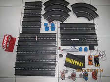 CARRERA AUTOBAHN DER 70 er JAHRE MIT UMFANGREICHEM ZUBEHÖR