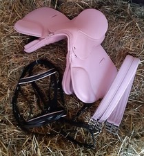 Sattelset YOUNG RIDER inkl. Sattelgurt + Trensenzaum mit Zügeln