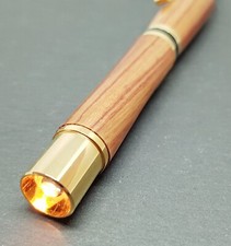 Seltene und schöne Taschenlampe - Handarbeit in Holz - Wie ein Kugelschreiber.