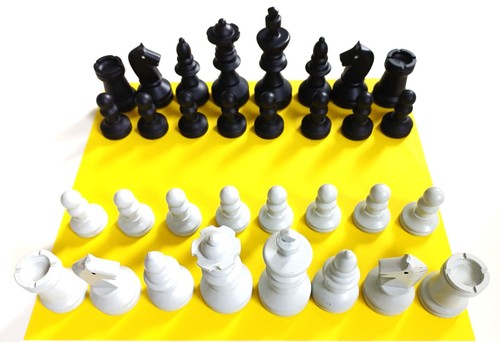 Schachfiguren aus edelstahl - aus,