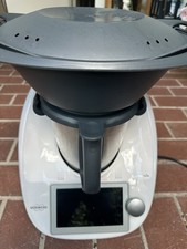 Thermomix TM6 mit Zubehör ( 2. Mixtopf, Gemüsestyler, Zitruspresse etc.)