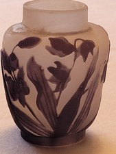 Emile Gallé (Nancy 1846 - Nancy 1904) Miniaturvase mit Glyzienien-Dekor