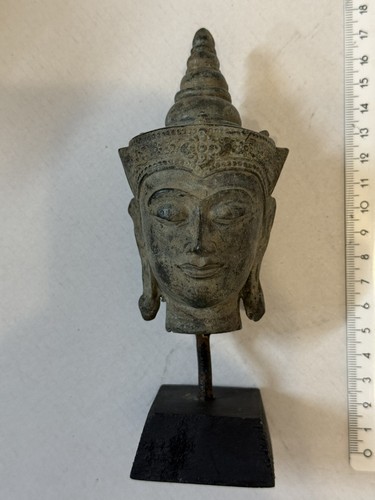 Antike buddha statue auf - antike,