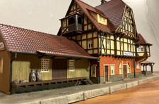 Vollmer 43510 Bahnhof Neuffen H0 akkurat gebaut, bemalt, leicht patiniert 