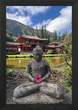 Buddha Statue im Tempelgarten