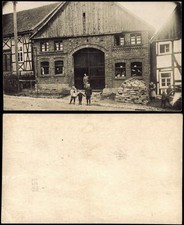 Foto  Familie vor Backsteinhaus - Fachwerkhäuser 1922 Privatfoto