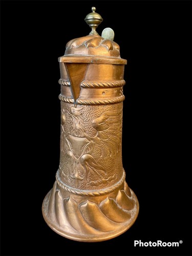 Antike kanne kupfer - adler, hand