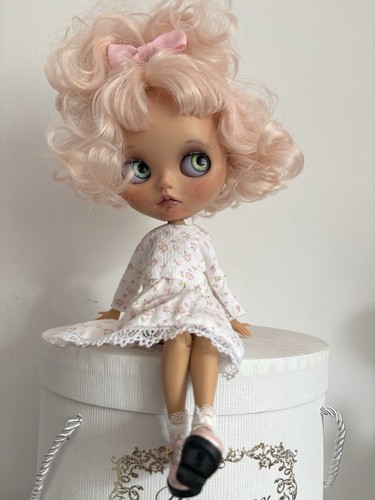 Blythe puppe mit händen - mit,