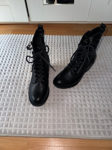Schnürstiefeletten von