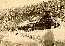 14-227 Ansichtskarte Sayda Mortelgrund Jugendherberge Ilja Ehrenburg Winter DDR
