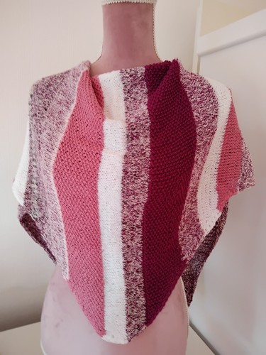 Handgestricktes dreieckstuch - handgestricktes,