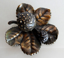 Kastanienblatt als Tintenfass