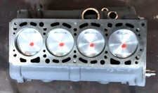 Motorblock mit Kolben und