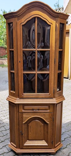 Eckvitrine mit eleganter optik - eleganter,