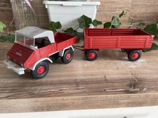 Unimog U 411 mit Anhänger