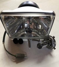 Scheinwerfer mit Anbaumaterial