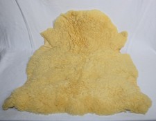 flauschiges LAMMFELL 92 x 77cm Schaffell Echtfell Babyfell