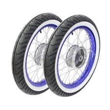 Paar Kompletträder Weißwand