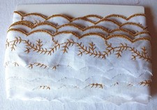 Borten Weihnachtsborte Bogenborte  Weiß mit goldener Stickerei - Zweige