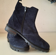 Donna Carolina,  Damen